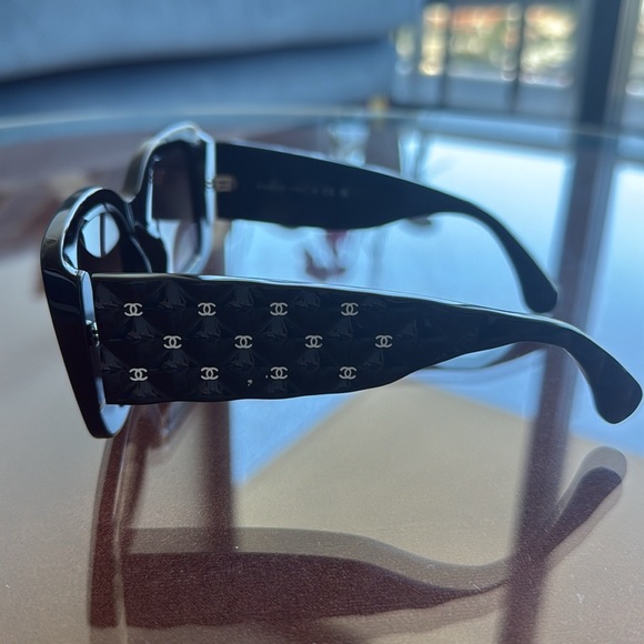 CHANEL SUNGLASSESES - Picture 6 of 14